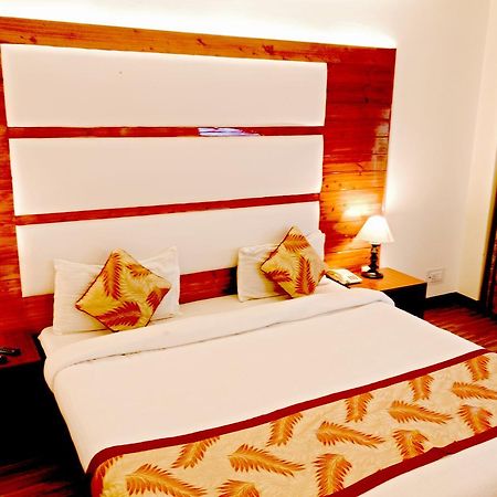 Royal Jardin Whistling Pines Resort Шімла Екстер'єр фото