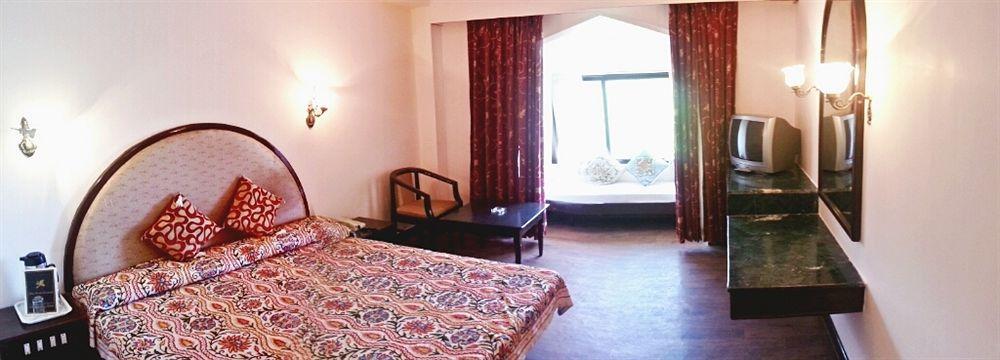 Royal Jardin Whistling Pines Resort Шімла Екстер'єр фото