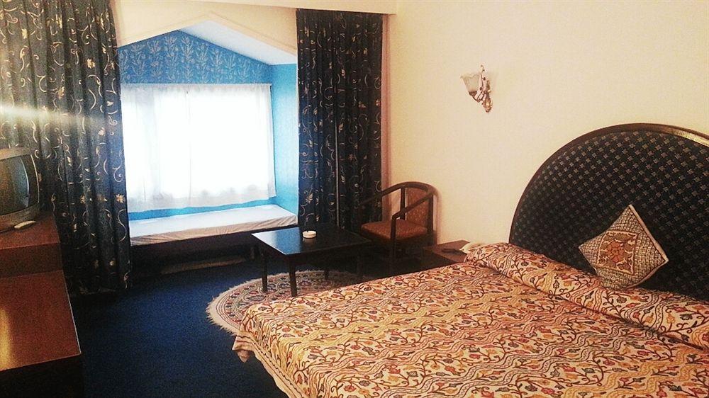 Royal Jardin Whistling Pines Resort Шімла Екстер'єр фото