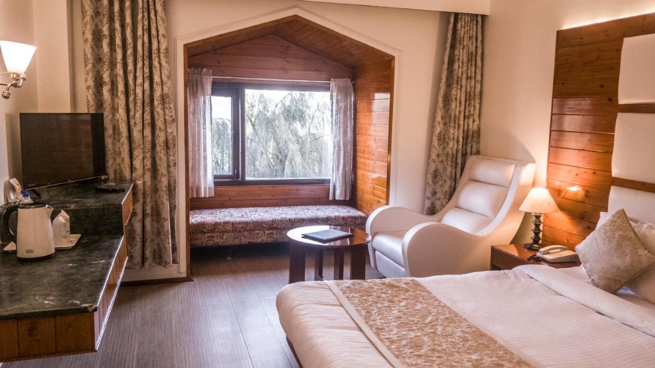 Royal Jardin Whistling Pines Resort Шімла Екстер'єр фото