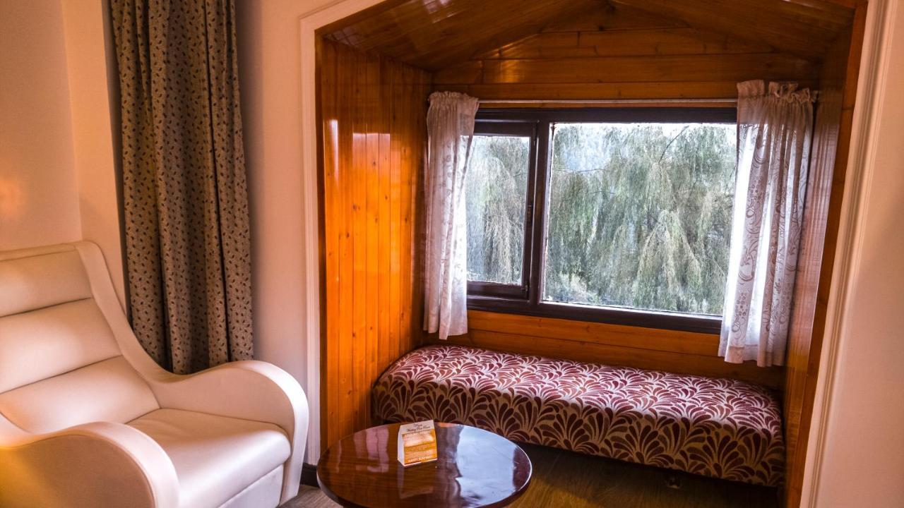 Royal Jardin Whistling Pines Resort Шімла Екстер'єр фото