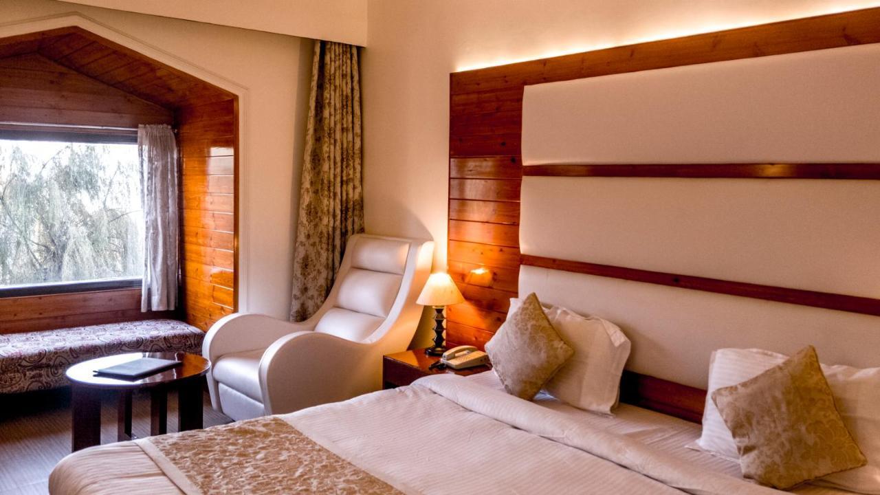 Royal Jardin Whistling Pines Resort Шімла Екстер'єр фото